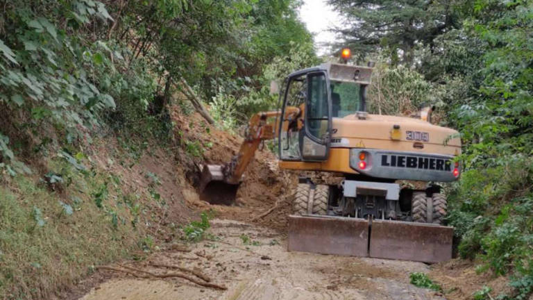 Imola, a Varignana strada sgomberata ma non ancora percorribile Imola, a Varignana strada sgomberata ma non ancora percorribile