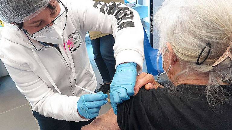 Covid Emilia-Romagna, da lunedì terza dose di vaccino agli over 80 Covid Emilia-Romagna, da lunedì terza dose di vaccino agli over 80