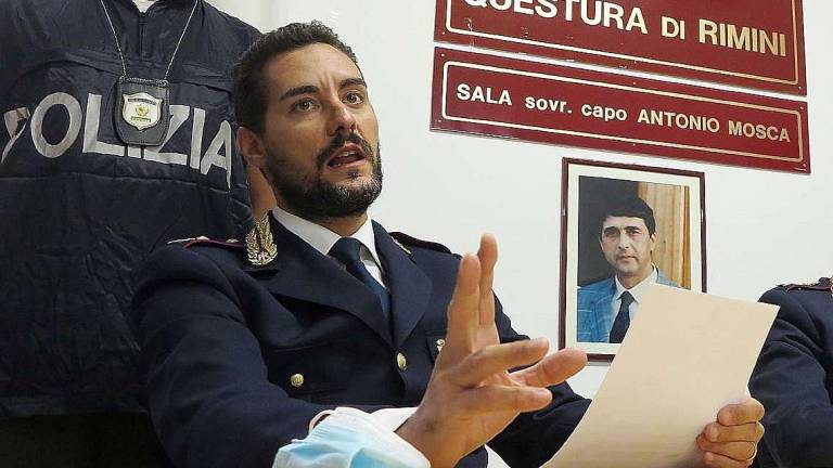 Violenza sessuale su 15enne, indagati 5 minori Violenza sessuale su 15enne, indagati 5 minori