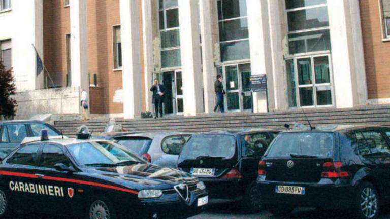 Cesena, ricatto sessuale a padre di famiglia: ragazzo arrestato Cesena, ricatto sessuale a padre di famiglia: ragazzo arrestato