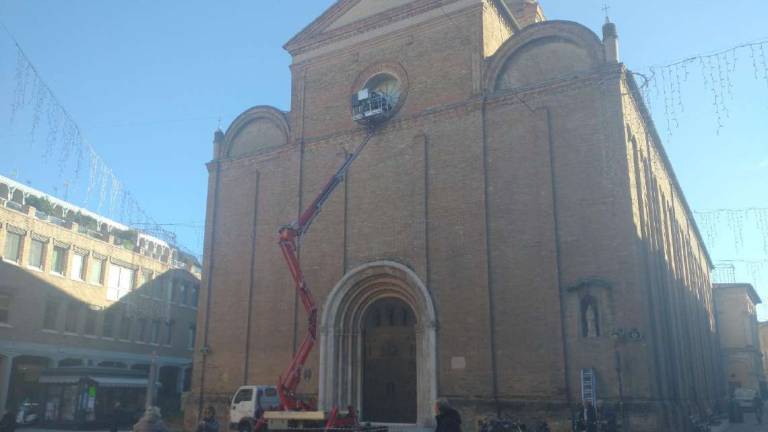 Cesena, nuove finestre in duomo: il cantiere è entrato nel vivo Cesena, nuove finestre in duomo: il cantiere è entrato nel vivo