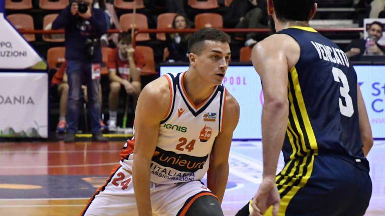 Basket A2, l'Unieuro saluta anche Penna Basket A2, l'Unieuro saluta anche Penna