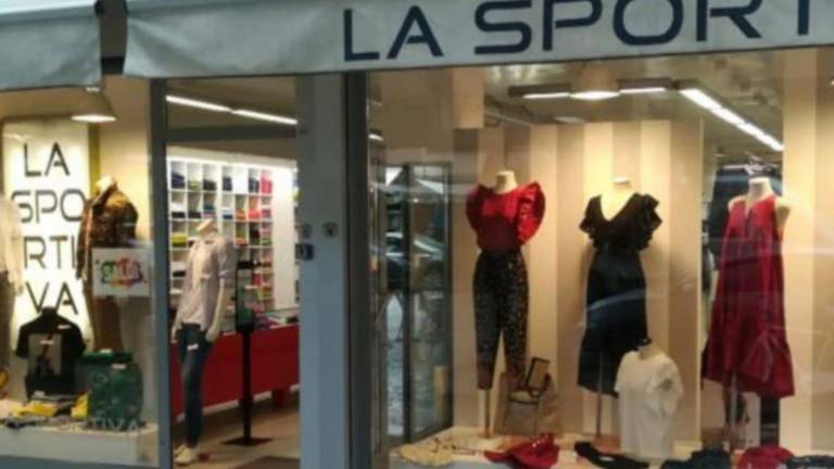 Cesenatico, chiude storico negozio sul lungomare Cesenatico, chiude storico negozio sul lungomare