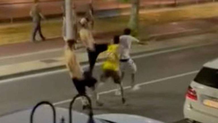 Riccione, sedicenne ferito con una bottigliata Riccione, sedicenne ferito con una bottigliata