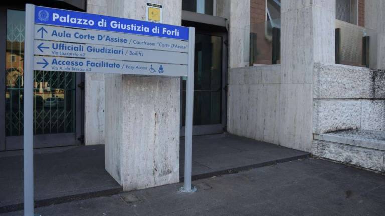 Forlì. Accoltellò moglie e cognato, patteggia 4 anni e 10 mesi Forlì. Accoltellò moglie e cognato, patteggia 4 anni e 10 mesi