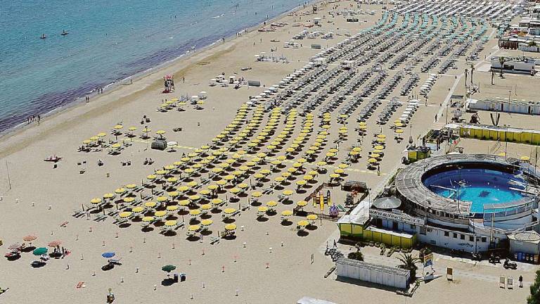 Rimini, si perde in spiaggia e percorre oltre 90 bagni: bambino ritrovato dopo 6 ore Rimini, si perde in spiaggia e percorre oltre 90 bagni: bambino ritrovato dopo 6 ore