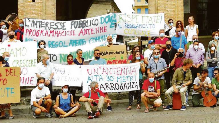 Rimini. Telefonia, comitati anti antenne: regolamento, noi esclusi Rimini. Telefonia, comitati anti antenne: regolamento, noi esclusi