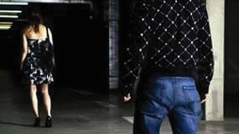 Pacca nel sedere alla passante: 19enne nei guai a Massa Lombarda Pacca nel sedere alla passante: 19enne nei guai a Massa Lombarda