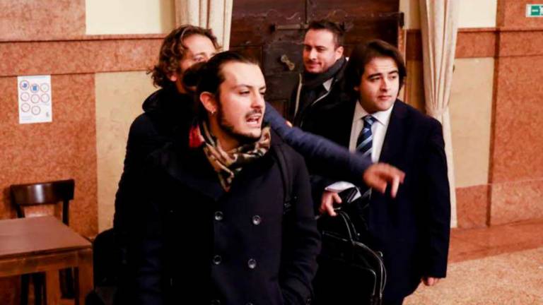 Imola, scoppia la protesta in Consiglio. Opposizione calpestata Imola, scoppia la protesta in Consiglio. Opposizione calpestata
