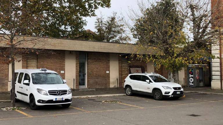 Tassista picchiato e ferito alla stazione di Cesena Tassista picchiato e ferito alla stazione di Cesena