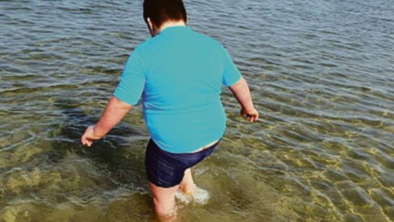 Bellaria, l'appello: Insegnate a nuotare a mio figlio disabile Bellaria, l'appello: Insegnate a nuotare a mio figlio disabile