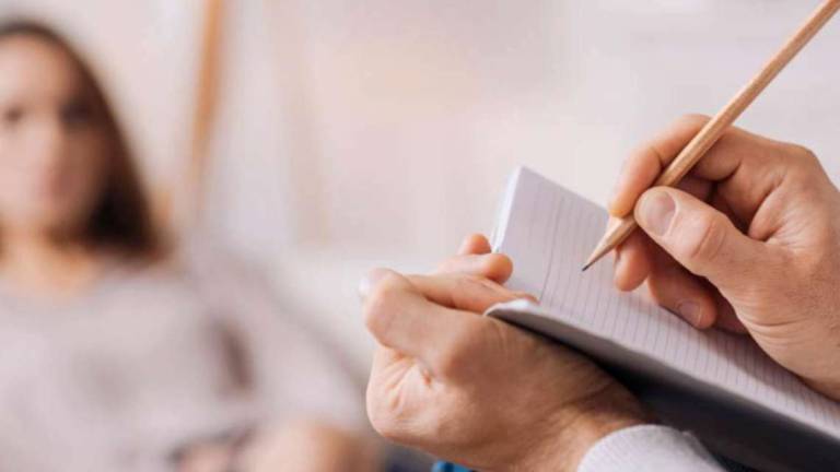 Rimini, ragazza denuncia: Sesso con lo psicologo, ma sotto ipnosi Rimini, ragazza denuncia: Sesso con lo psicologo, ma sotto ipnosi