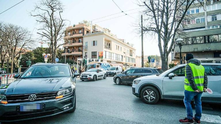 Rimini, Marina centro protesta: Parcheggi subito o siamo rovinati Rimini, Marina centro protesta: Parcheggi subito o siamo rovinati