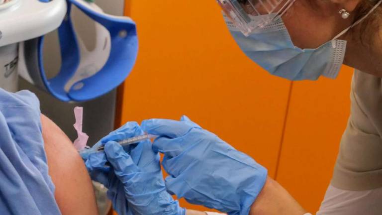 Imola, da lunedì vaccino antiCovid possibile dal medico di base Imola, da lunedì vaccino antiCovid possibile dal medico di base