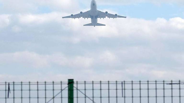 Atterraggio d'emergenza all'aeroporto Fellini Atterraggio d'emergenza all'aeroporto Fellini