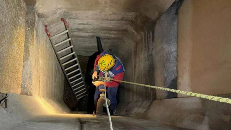 Forlì. Monumento ai Caduti, speleologi in azione Forlì. Monumento ai Caduti, speleologi in azione
