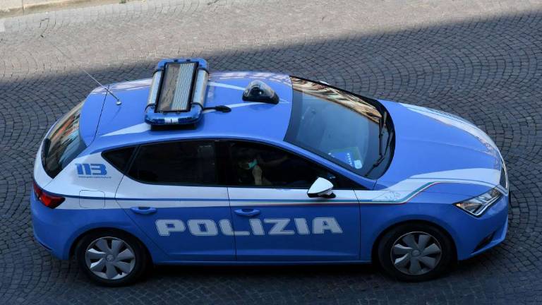 Forlì, aggredisce due donne senza motivo. Bloccato dalla polizia Forlì, aggredisce due donne senza motivo. Bloccato dalla polizia