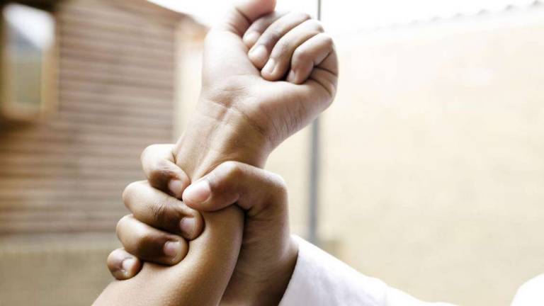 Botte da compagno e figlio: due donne ferite Botte da compagno e figlio: due donne ferite