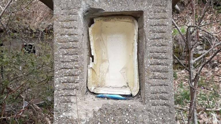 A Balze maestà distrutta e statuetta sacra rubata A Balze maestà distrutta e statuetta sacra rubata