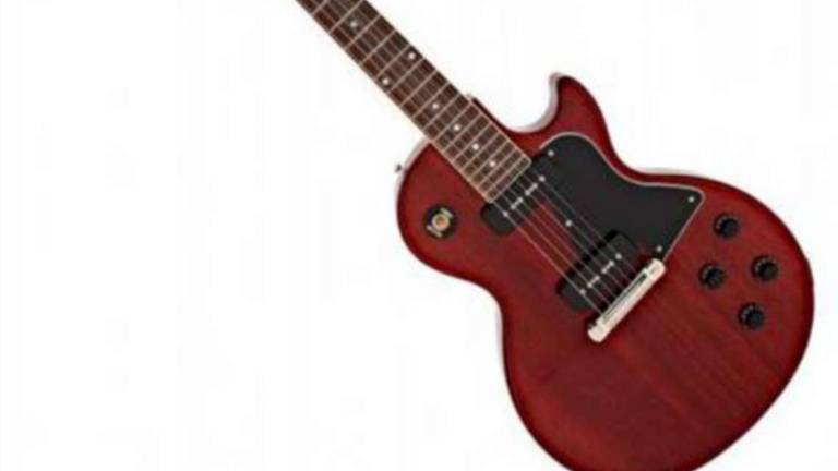 Ladri in casa, chitarre rubate al cantante di una band di Cesena: Per favore tenete d'occhio i mercatini Ladri in casa, chitarre rubate al cantante di una band di Cesena: Per favore tenete d'occhio i mercatini