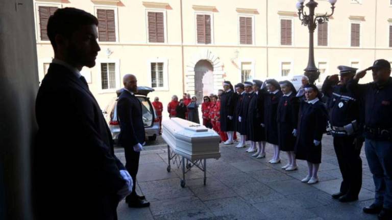 Imola, città stretta attorno alla famiglia per l'addio a Nieves Imola, città stretta attorno alla famiglia per l'addio a Nieves