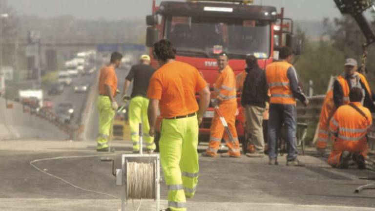 Ravenna, lavori sulla Classicana. Mezzi pesanti da B. Montone e Esp Ravenna, lavori sulla Classicana. Mezzi pesanti da B. Montone e Esp