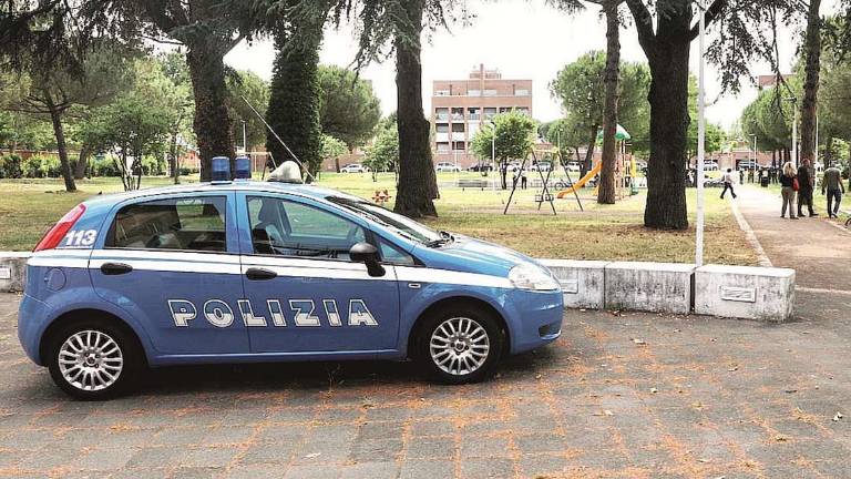 Cesena: violento in cella, 15 stranieri in bilico, droga nelle siepi Cesena: violento in cella, 15 stranieri in bilico, droga nelle siepi