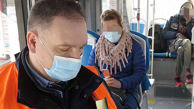 Ravenna, in autobus nessuno ha la mascherina. Il caso arriva in municipio Ravenna, in autobus nessuno ha la mascherina. Il caso arriva in municipio