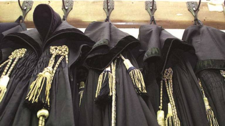 Ravenna, si finge noto avvocato per farsi dare 20 euro da impiegata Ravenna, si finge noto avvocato per farsi dare 20 euro da impiegata