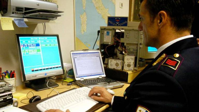 Pedopornografia, lavori socialmente utili per l'agente riminese indagato Pedopornografia, lavori socialmente utili per l'agente riminese indagato