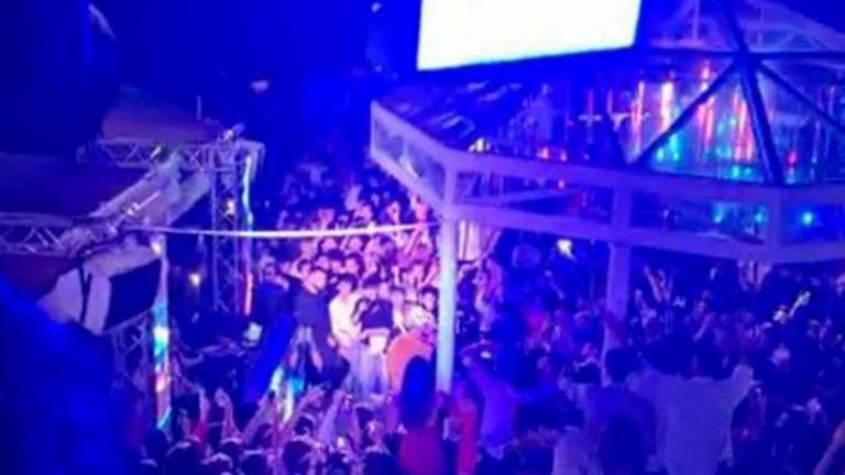In 2.500 in pista a ballare, chiuse due discoteche In 2.500 in pista a ballare, chiuse due discoteche