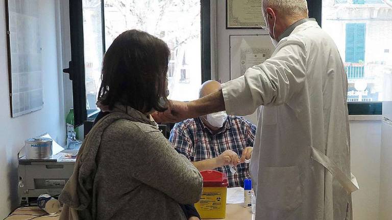 Vaccini, medici di base operativi per conviventi di disabili gravi Vaccini, medici di base operativi per conviventi di disabili gravi