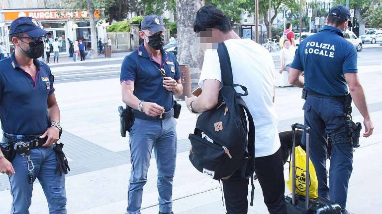 Rimini: 13enne aggredito in stazione. Il padre: violenza assurda Rimini: 13enne aggredito in stazione. Il padre: violenza assurda
