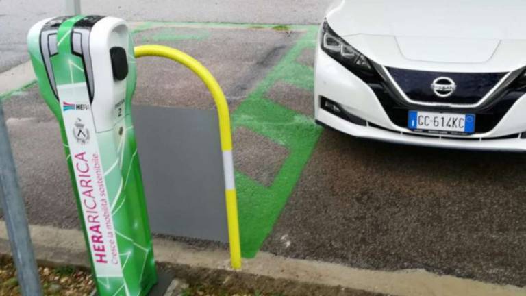 Cesena: 60 nuove colonnine per le auto elettriche Cesena: 60 nuove colonnine per le auto elettriche