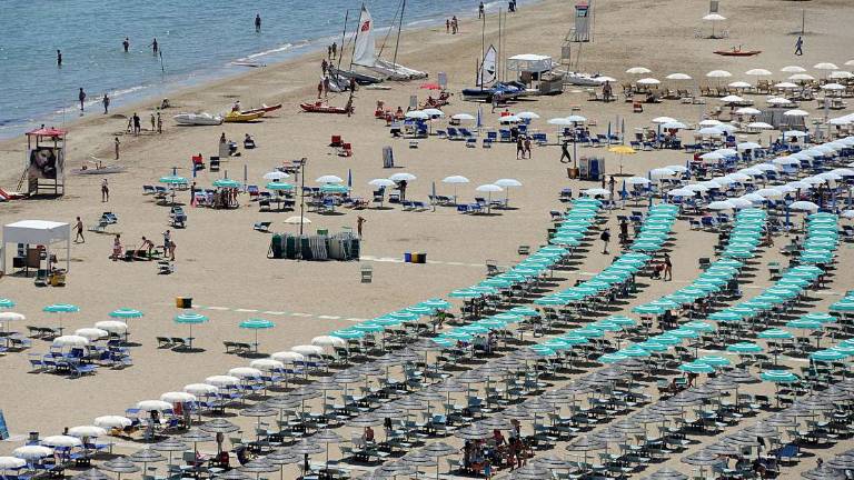 Turismo, spiagge e concessioni. Corsini: Basta giocare con la pelle delle persone Turismo, spiagge e concessioni. Corsini: Basta giocare con la pelle delle persone