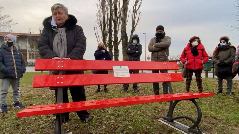 Cesena, una panchina rossa dedicata a Milena Pirini Casadei Cesena, una panchina rossa dedicata a Milena Pirini Casadei