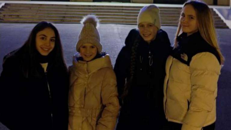 Porta in salvo moglie e figlie a Riccione e torna a combattere Porta in salvo moglie e figlie a Riccione e torna a combattere