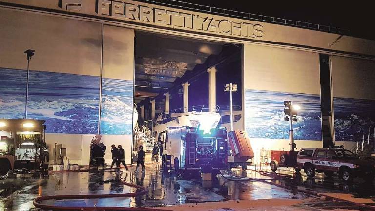 Incendio Ferretti Yacht, lavoratori trasferiti a Forlì e Mondolfo Incendio Ferretti Yacht, lavoratori trasferiti a Forlì e Mondolfo