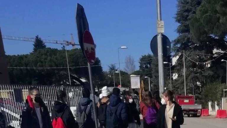 Riccione. I ragazzi delle superiori: Dad? A casa non si fa nulla Riccione. I ragazzi delle superiori: Dad? A casa non si fa nulla