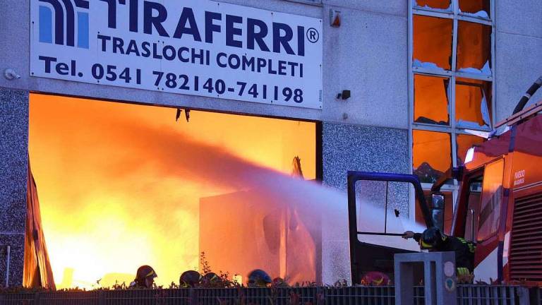Rimini: incendio, salvata una famiglia dalle fiamme Rimini: incendio, salvata una famiglia dalle fiamme