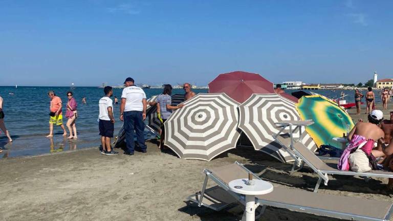 Cesenatico, una turista muore mentre cammina nell'acqua bassa Cesenatico, una turista muore mentre cammina nell'acqua bassa