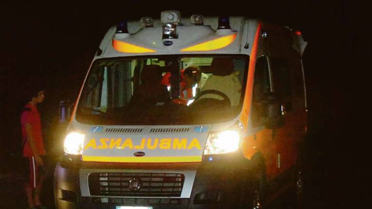 Rimini, sbatte contro l'ambulanza: la sirena non smette più di suonare Rimini, sbatte contro l'ambulanza: la sirena non smette più di suonare