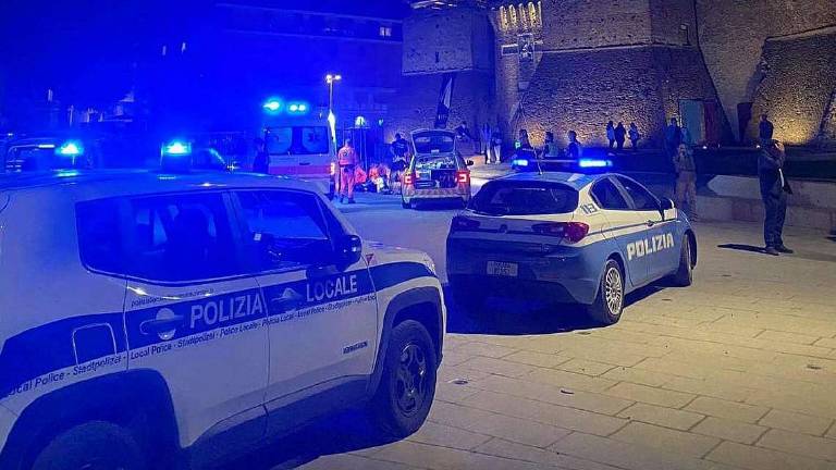 Rimini. Grave dopo caduta in piazza Malatesta: Non c'è luce Rimini. Grave dopo caduta in piazza Malatesta: Non c'è luce