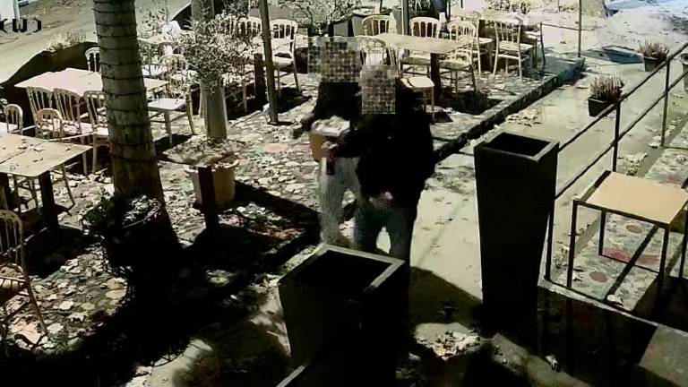 Rimini. Minacce al latitante, distrutta l'auto della moglie Rimini. Minacce al latitante, distrutta l'auto della moglie