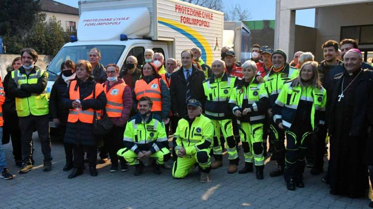 Forlì. Partiti 5 mezzi con 60 quintali di materiale per l'Ucraina Forlì. Partiti 5 mezzi con 60 quintali di materiale per l'Ucraina