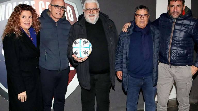 Calcio C, Fontana rescinde mentre il vescovo Mosciatti benedice l'Imolese Calcio C, Fontana rescinde mentre il vescovo Mosciatti benedice l'Imolese