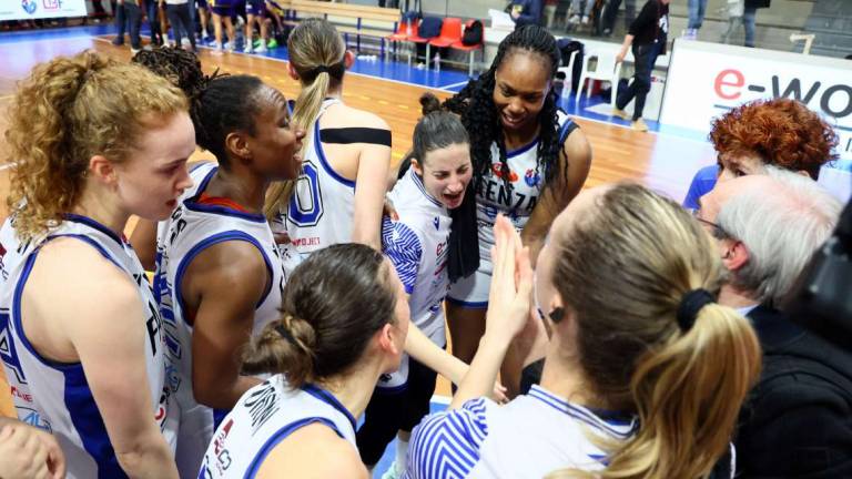 Basket A1 donne, si svelia Davis e la E-Work fa festa Basket A1 donne, si svelia Davis e la E-Work fa festa