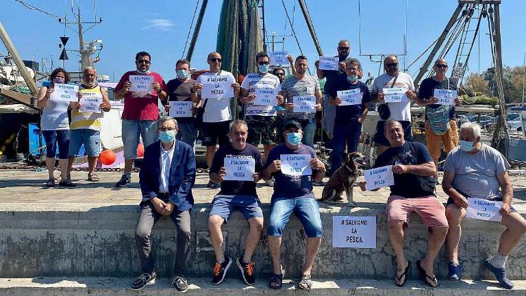 Cesenatico, la protesta dei pescatori contro la Unione Europea Cesenatico, la protesta dei pescatori contro la Unione Europea