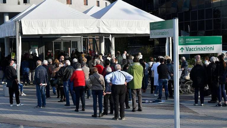 Forlì, in Fiera vaccinate oltre 15mila persone Forlì, in Fiera vaccinate oltre 15mila persone