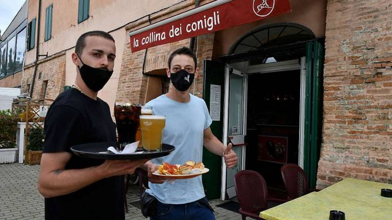 Forlì, bar e pub giocano d'anticipo: «L'aperitivo? Cominciamolo prima» Forlì, bar e pub giocano d'anticipo: «L'aperitivo? Cominciamolo prima»